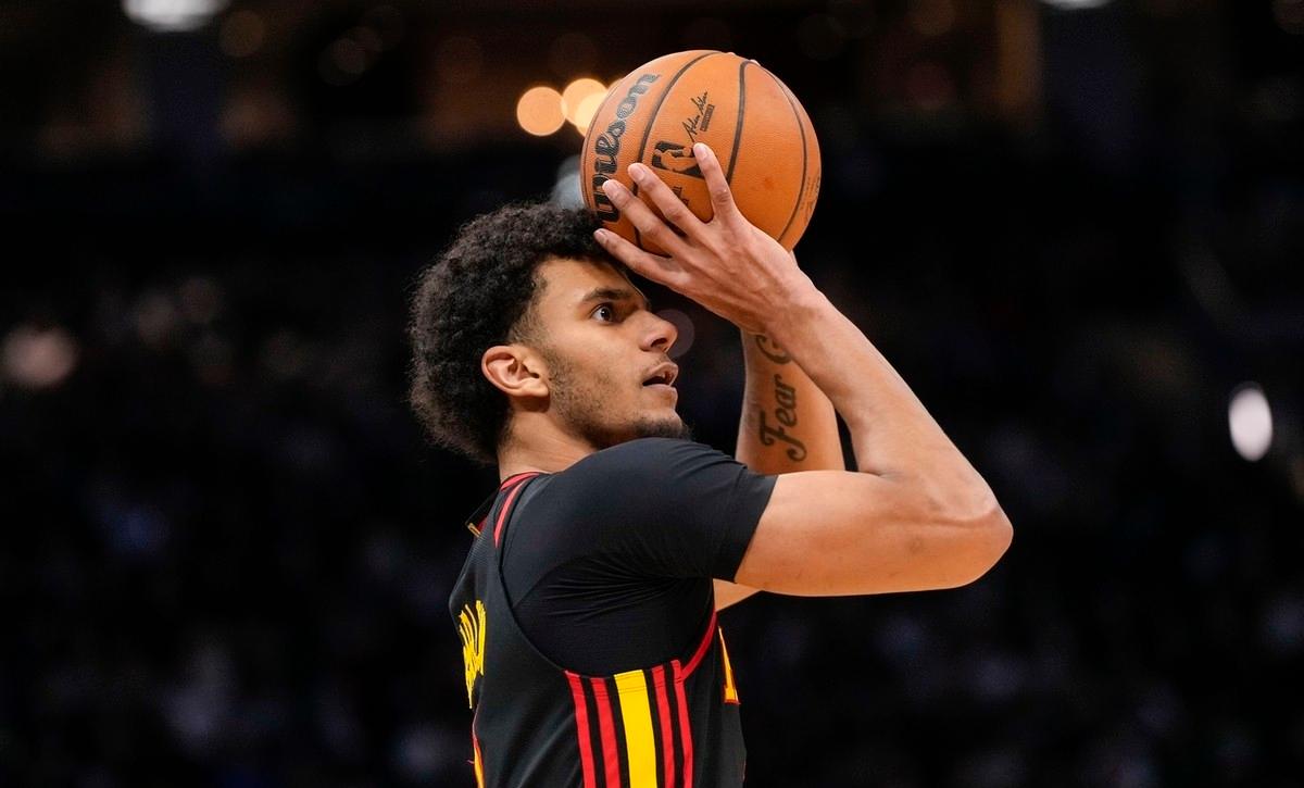 包含某NBA教练：我们防守杰伦-格林时很困难，他肯定能搭档布克的词条